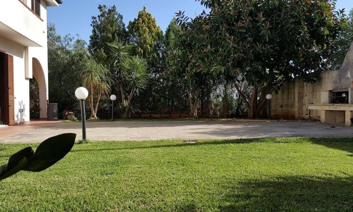 Carpignano Salentino Villa | Spacious Villa "Travellito" with Wi-Fi, Garden & Terrace