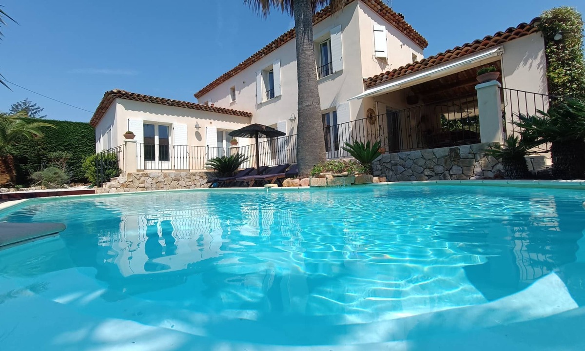 Plaine de la Brague Villa | Splendid villa Antibes swimming pool, garden, classified 4*, spacious, very good reception.