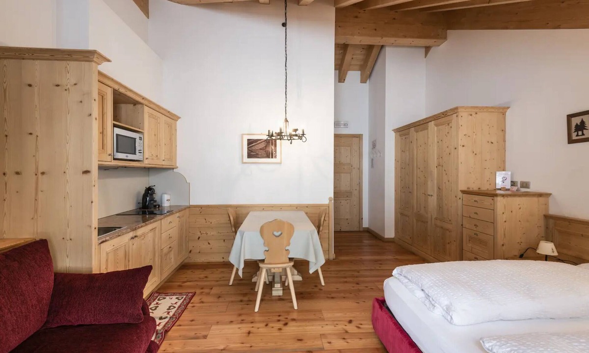 Rocca Pietore Apartment | Studio Apartment 'Appartamento Mono 3 - Marmolada' with Mountain View, Shared Garden and Wi-Fi