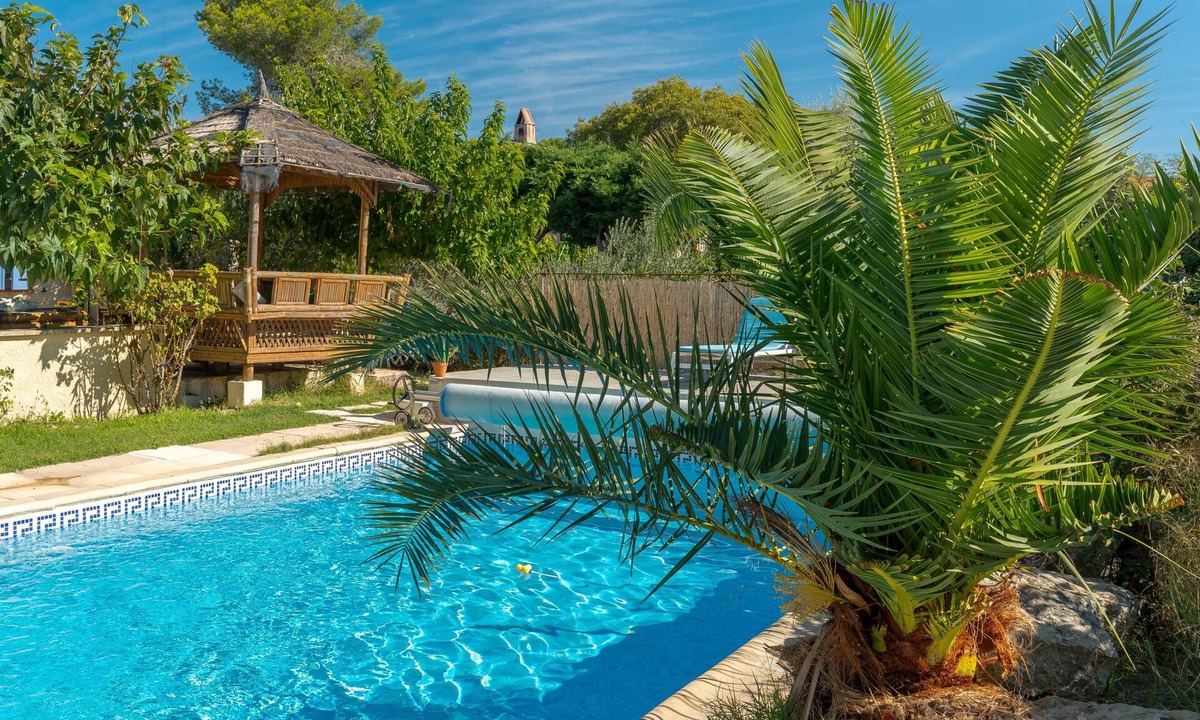 Lambesc Apartment | Studio Apartment 'La Dolce Vita' with Shared Pool, Wi-Fi and Air Conditioning