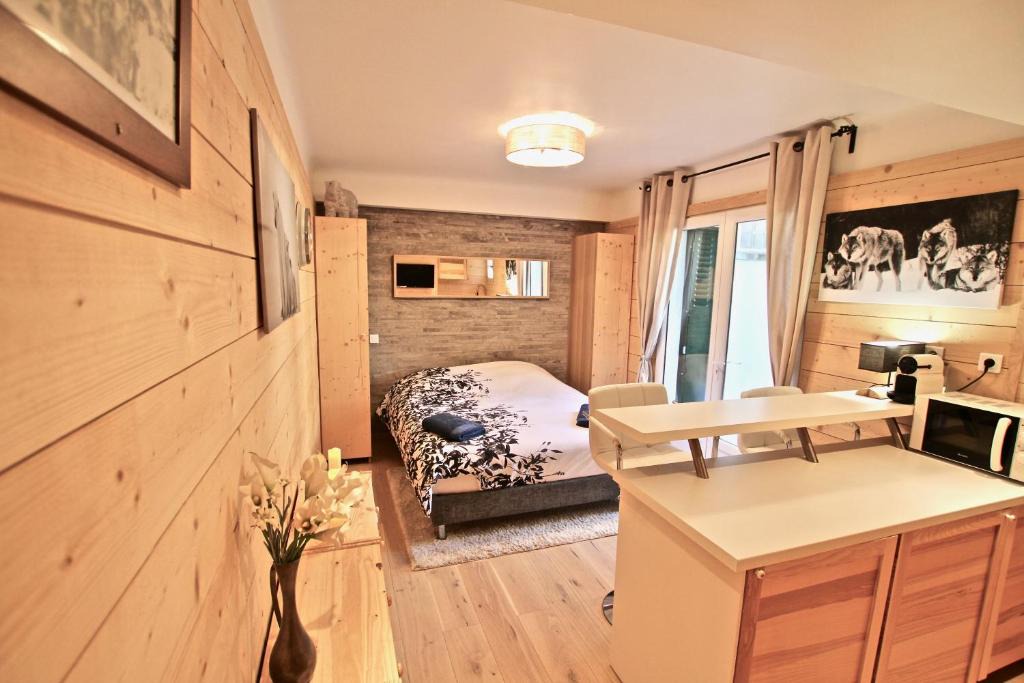 Saint-Etienne-de-Tinee Apartment | STUDIO CENTRE AURON
