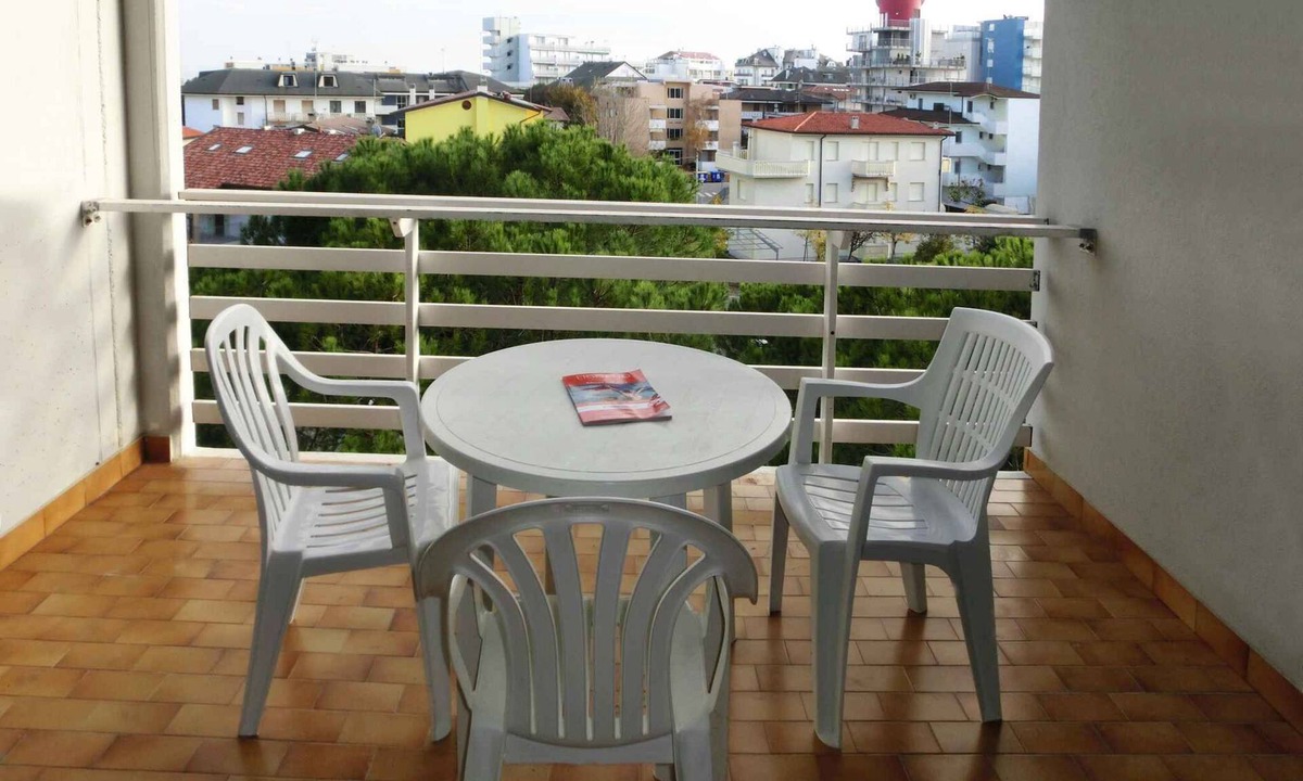 Lignano Sabbiadoro Apartment | Studio mit Klimaanlage und Balkon