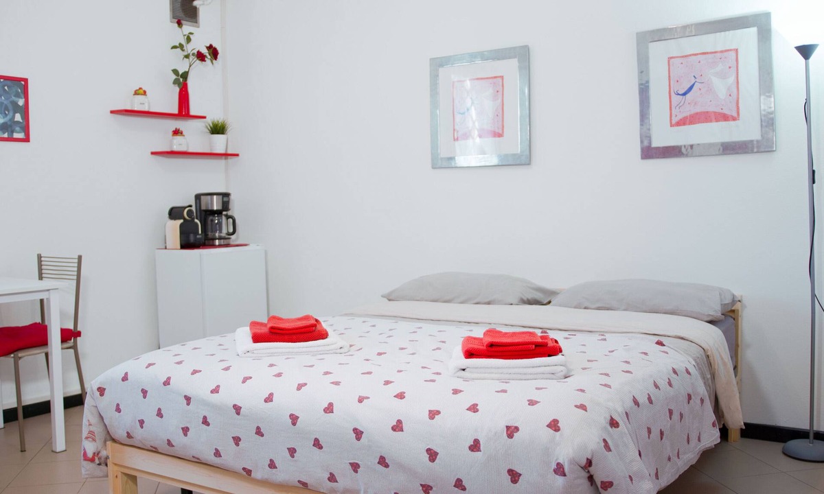 Montagnana Apartment | Studio-sleeps 2-aircon-town Centre-free Parking