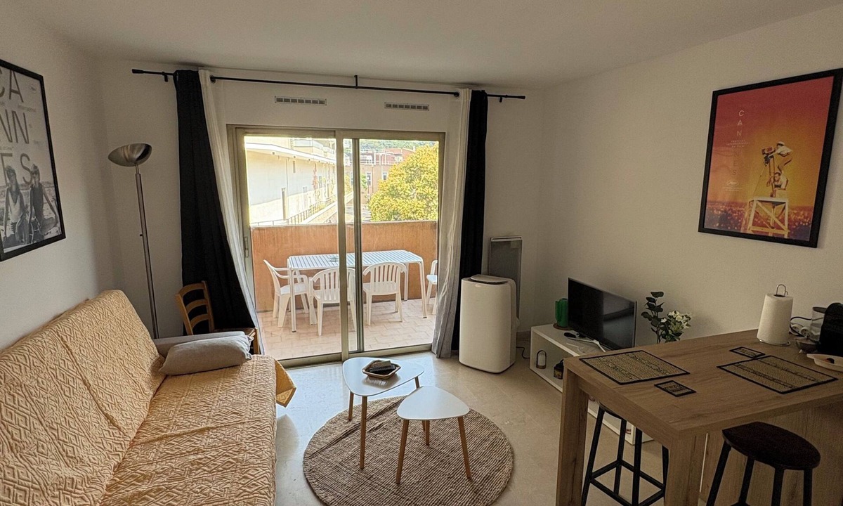 Mougins Apartment | Studio with Balcony, Pool, and Air Conditioning, Just a Stone's Throw from Cannes