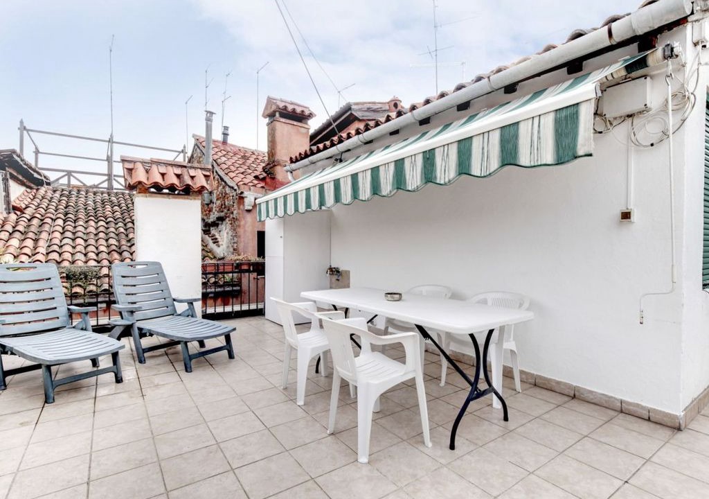 Castello Apartment | Studio with terrace.