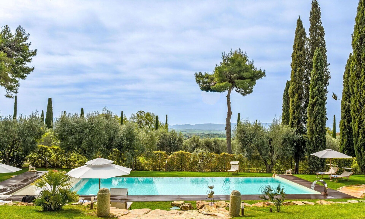 Magliano in Toscana Villa | Stunning private villa with hot tub, WIFI, private pool, TV, terrace and panoramic view