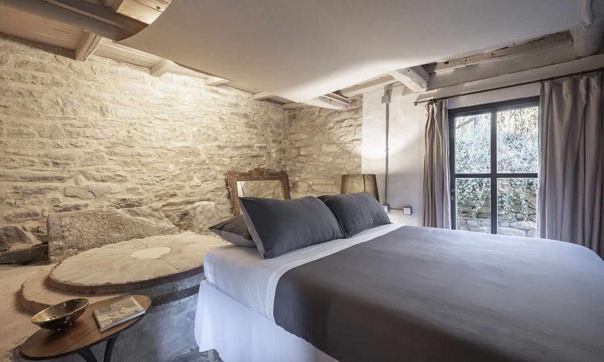 Loro Ciuffenna Villa | Stunning private villa for 12 people with WIFI, A/C, private pool, TV and patio