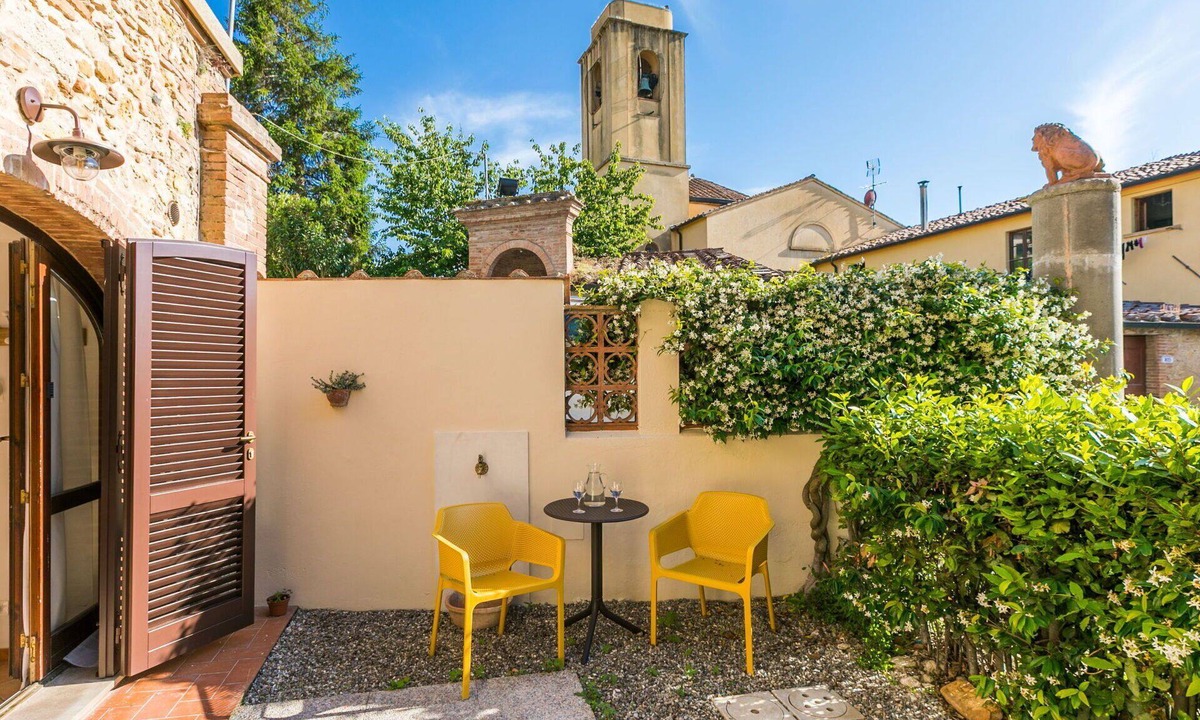 Guardistallo House | Stunning private villa for 3 guests with A/C, WIFI, TV, patio and pets allowed
