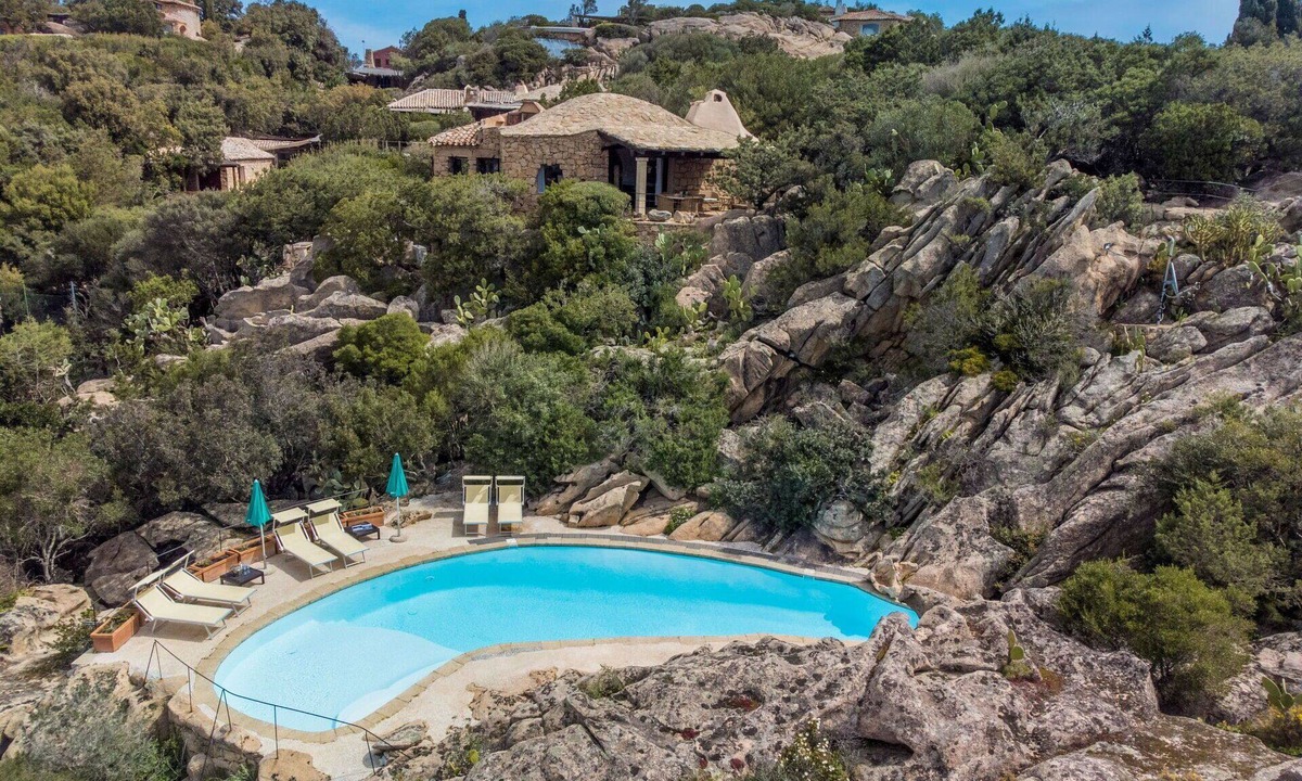 Porto Cervo Villa | Stunning private villa for 6 guests with A/C, private pool, WIFI, TV, terrace and pets allowed