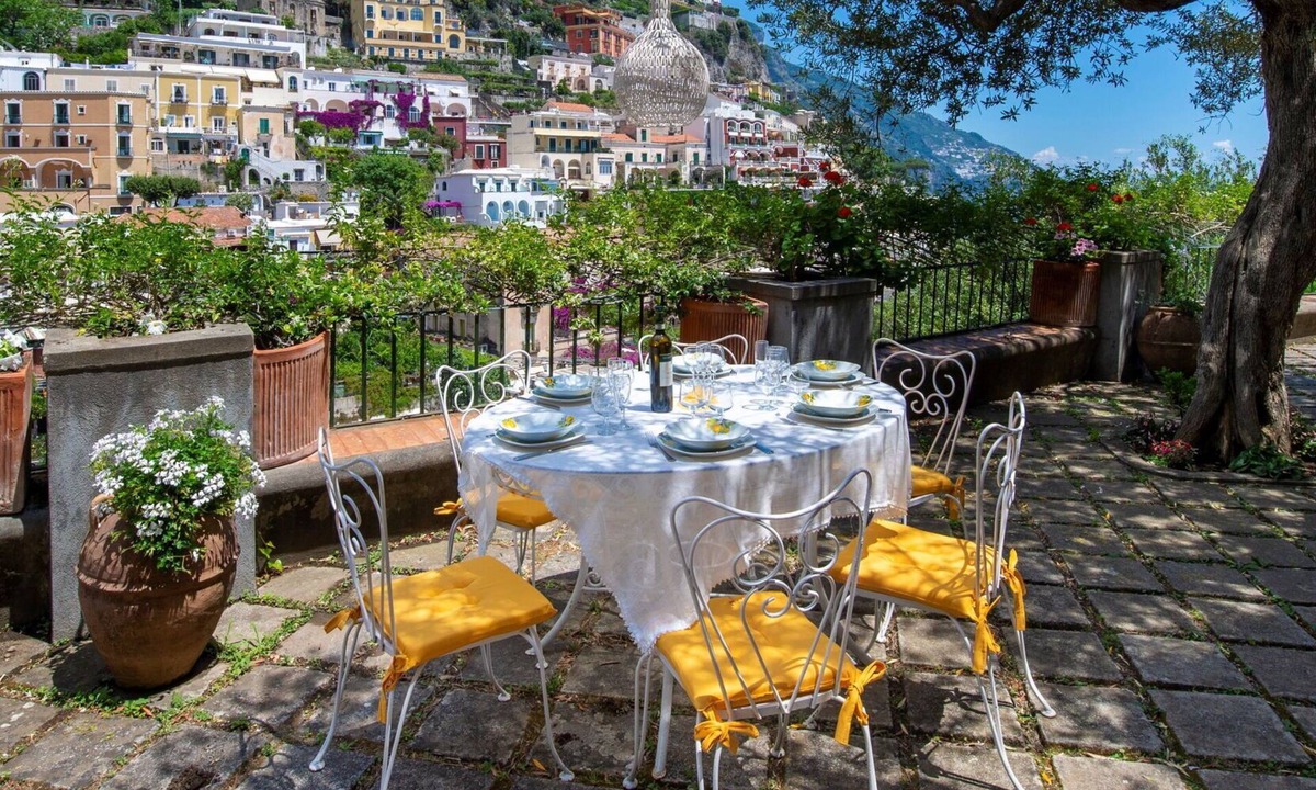 Positano Villa | Stunning private villa for 6 guests with WIFI, A/C, TV, terrace, pets allowed and panoramic view
