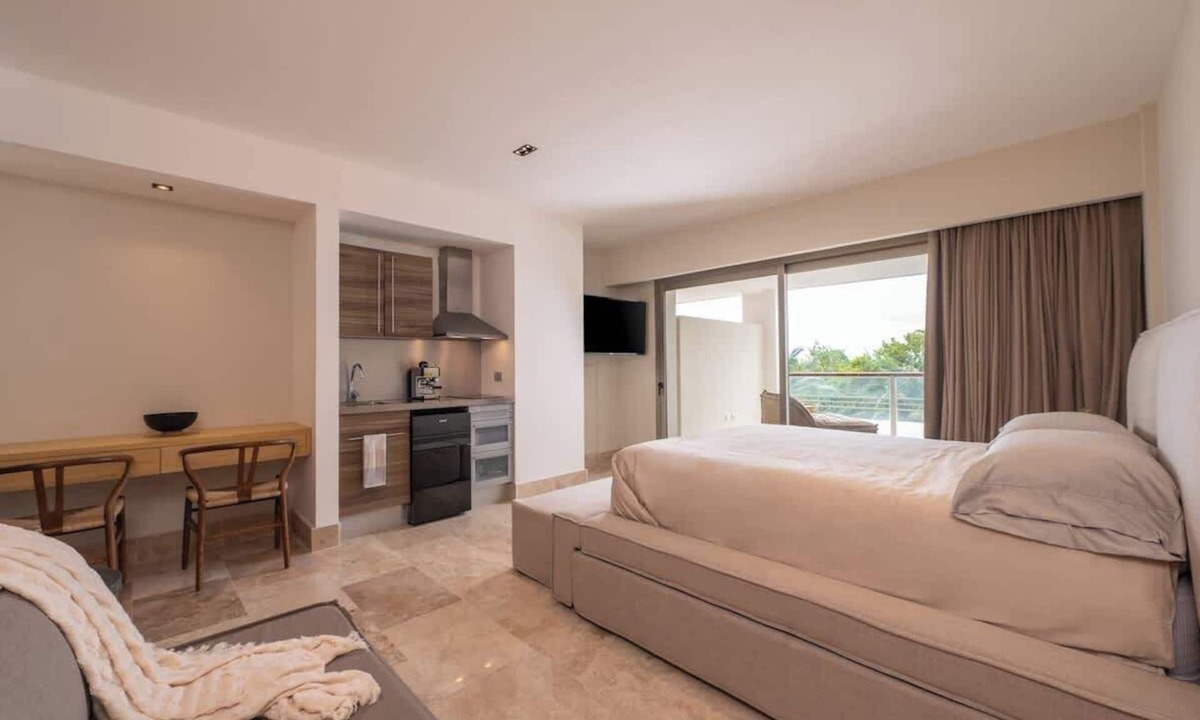 Playa Mujeres Apartment | Stunning Studio La Amada Beach