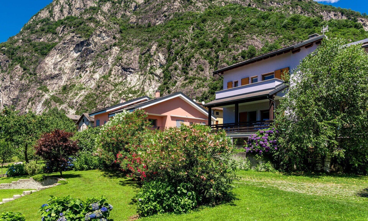 Valtellina House | Stunning villa for 6 people with WIFI, TV, terrace and panoramic view