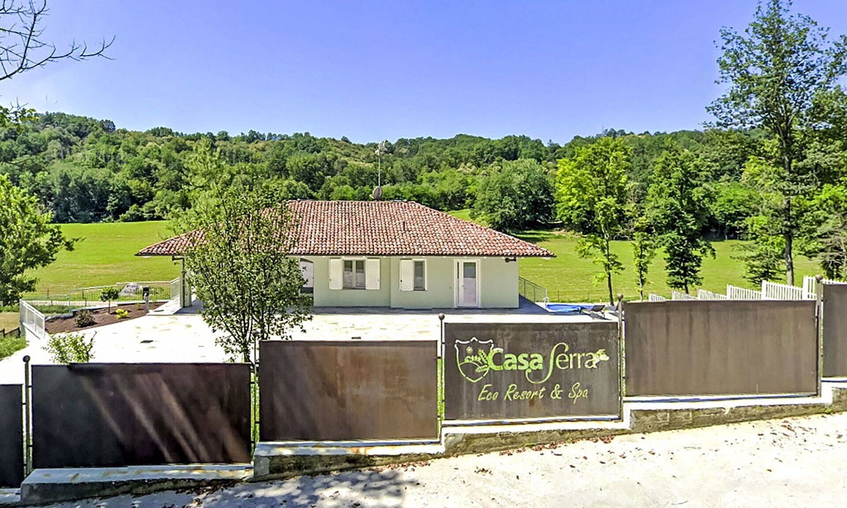 Asti House | Stunning villa with private pool, WIFI, hot tub, TV, patio, pets allowed and panoramic view
