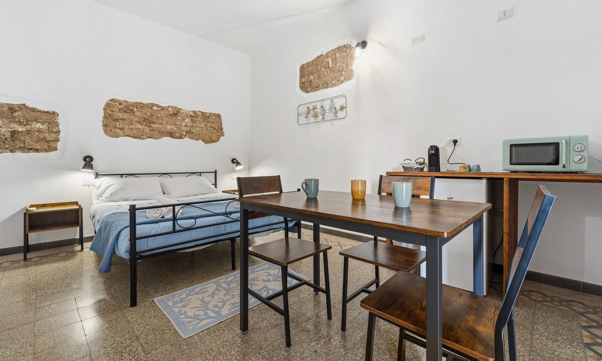 Assemini Apartment | Suite 8 Argento with Private Terrace and Hot Tub