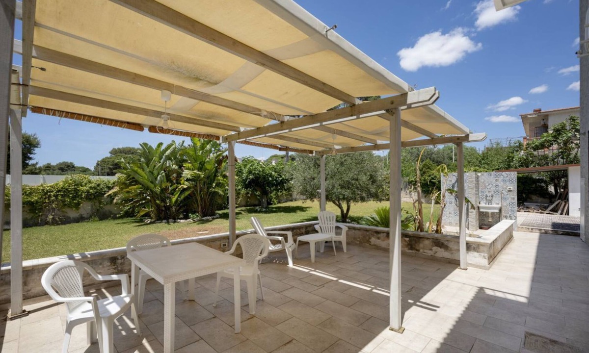 Monti D'arena-Bosco Caggione Apartment | This cozy apartment, perfect for two people, is located in a shared villa but has its own private access. It features a shared garden and a large furnished patio for exclusive use. The accommodation is located in Marina di Pulsano, a well-served seaside