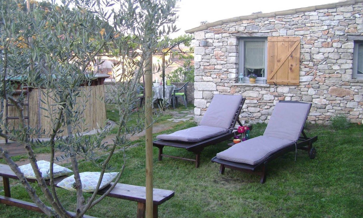 Apt Cottage | TYPICAL PROVENCAL GITE FOR 2 PEOPLE WITH GARDEN AND POOL