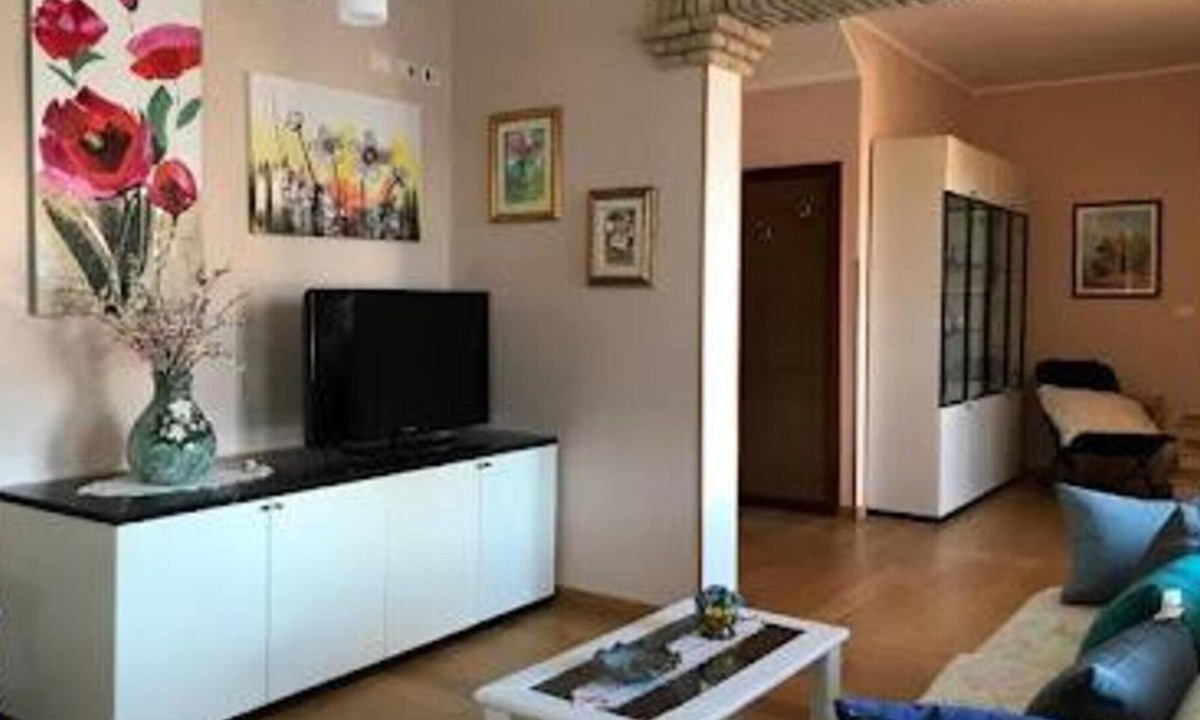 Poggio dei Pini House | Vacation Home "Villa Margherita" with Private Terrace, A/C & Wi-Fi