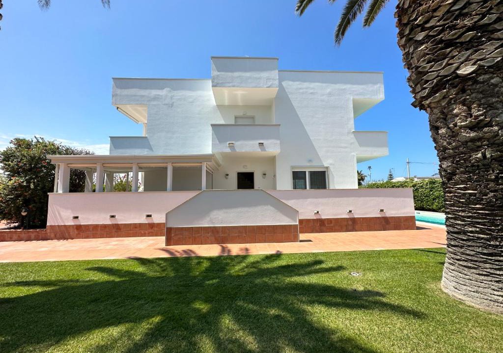 Torre a Mare Villa | Villa Antonia sul mare con piscina Torre a mare (Bari)