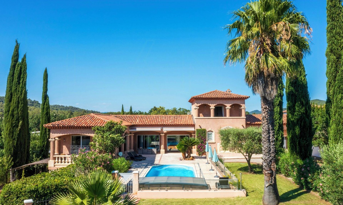 La Crau House | Villa between Provençal hills and Mediterranean sea