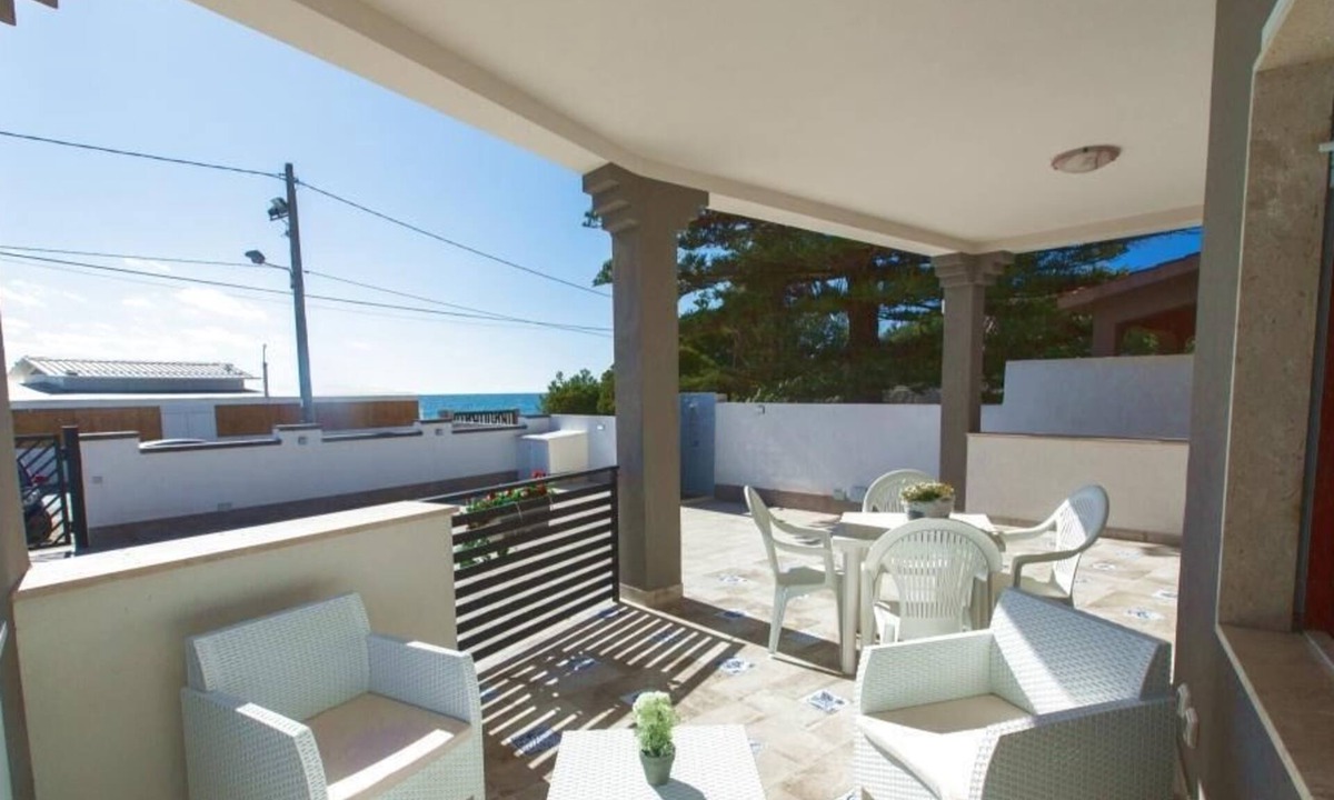 Mazara del Vallo Villa | Villa Blue Sea, ground floor apartment, beachfront