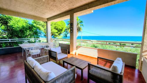 Monte Sant'Angelo Villa | Villa Grazia by Casa Manfredi