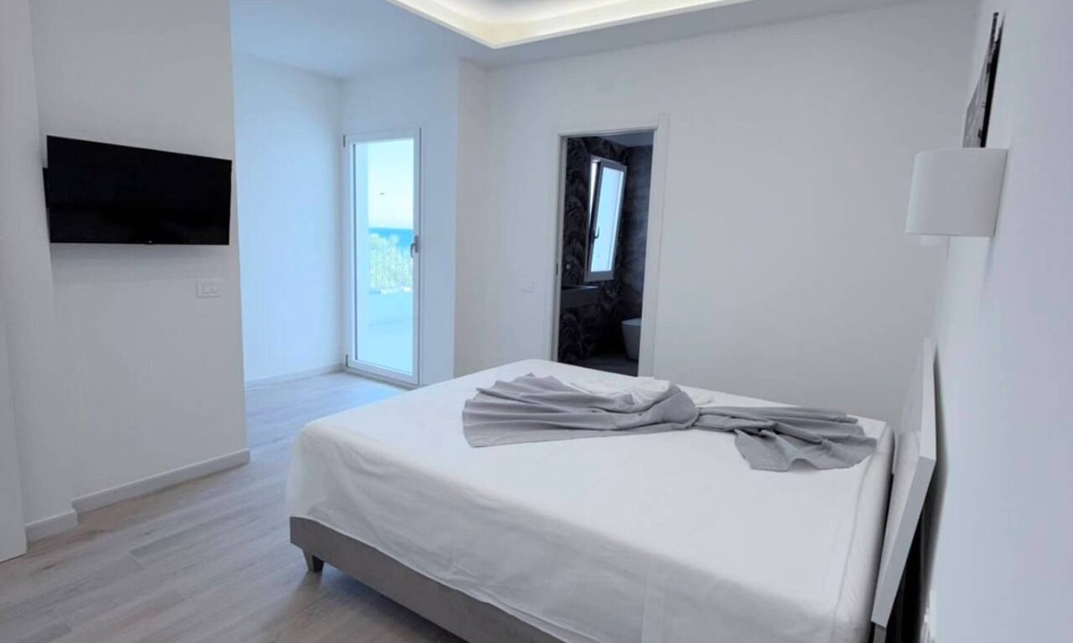Torre degli Ulivi Apartment | Villa Matilde Domo Boutique - Master Suite with Sea View