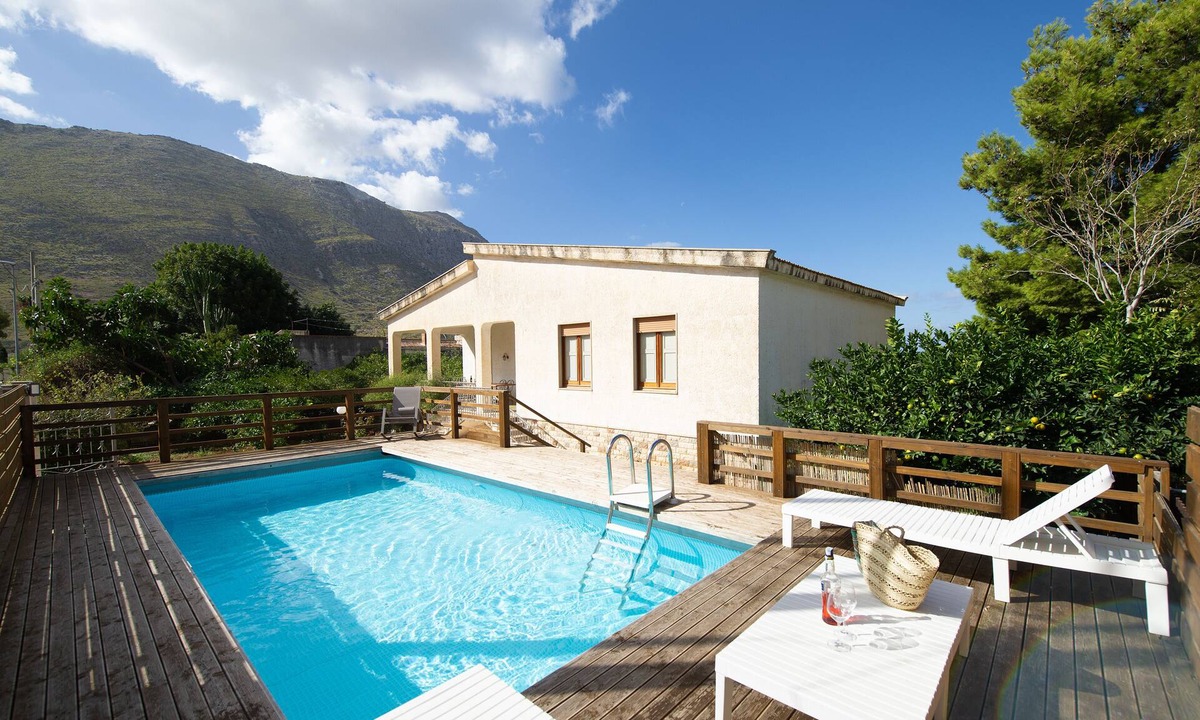 Castelluzzo Villa | Villa Paradiso, A Villa with private Swimming Pool in Castelluzzo.