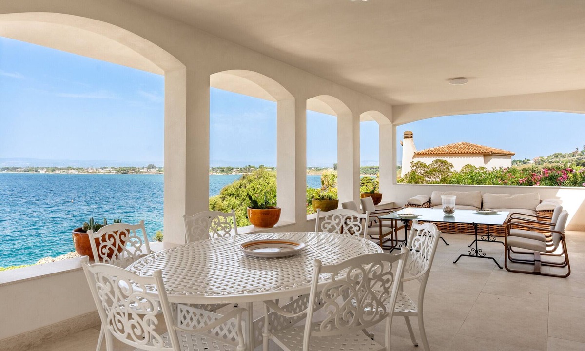 Plemmirio Villa | Villa Plemmiria by the Sea by Wonderful Italy