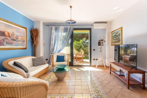 Torre Grande Apartment | Villa Ray - Front row beachfront with garden