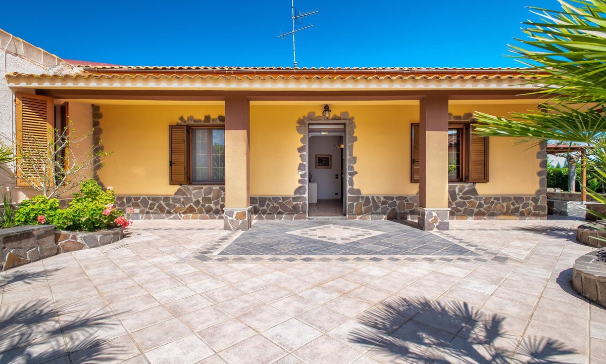 Alghero Villa | Villa "Villamorus 1" with Garden and Wi-Fi