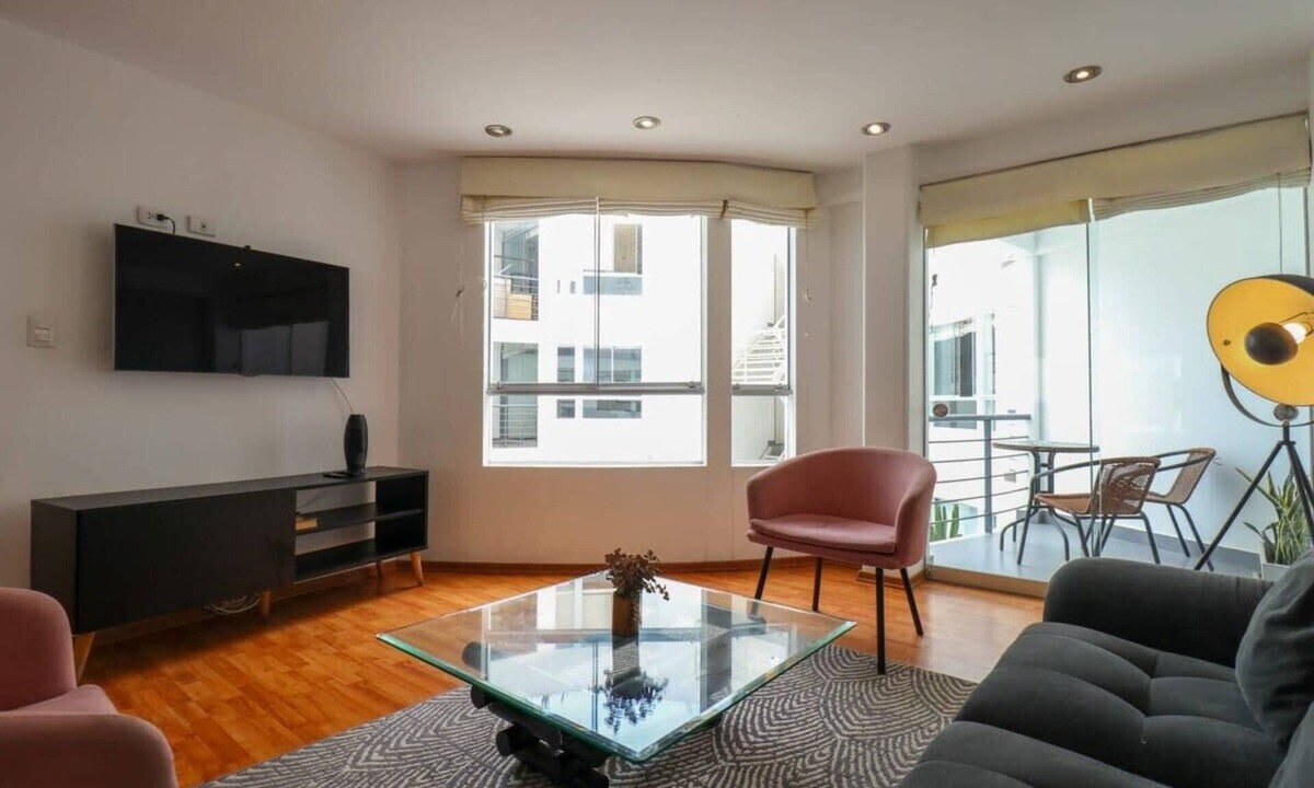 Barranco Apartment | w* | Spacious 3BR with Balcony in Barranco
