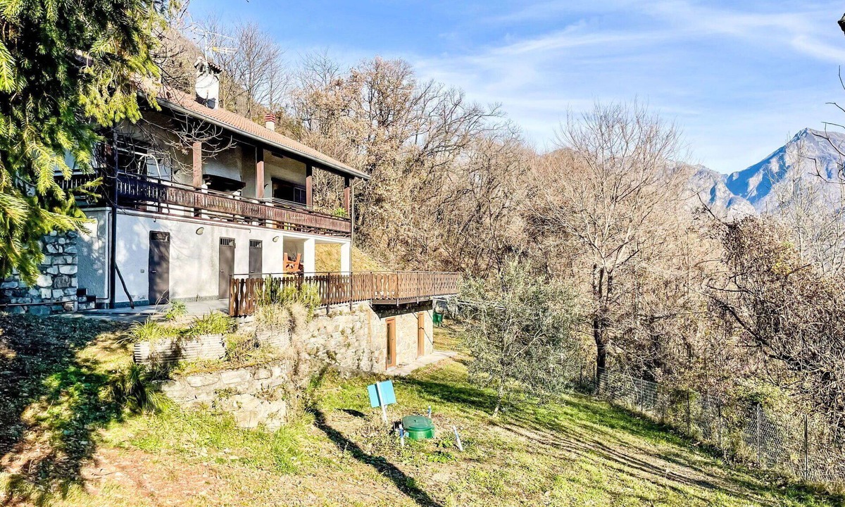 Dascio House | Wonderful private villa for 6 people with WIFI, TV, terrace, pets allowed and panoramic view
