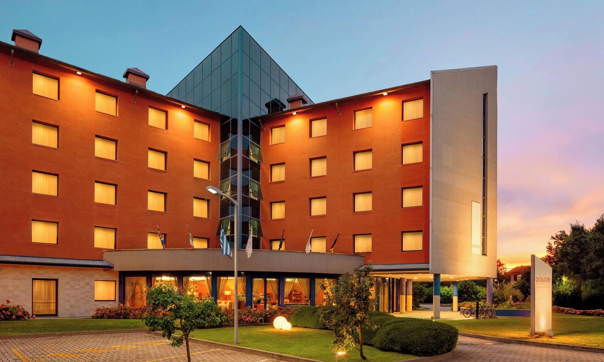 Somma Lombardo Hotel | Zeus Essence Dolce by Wyndham Milan Malpensa