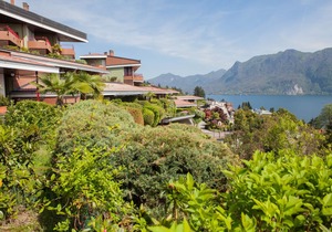Attractive 2-room apartment with sunbath, pool and dream view