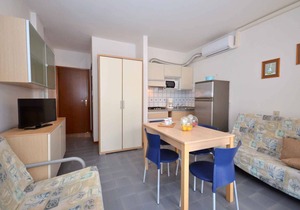 Studio with air conditioning and balcony