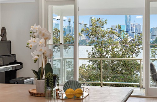 Cremorne Point House | Harbourfront Haven –4BR Retreat with Stunning Views of Sydney’s Iconic Landmarks