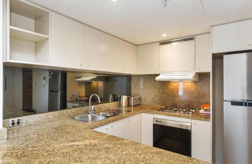 St. Leonards Apartment | Large elevated apartment St Leonards