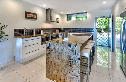 Hamilton Island Apartment | Poinciana 011 Deluxe 2 Bedroom Apartment Centrally Located With Golf Buggy