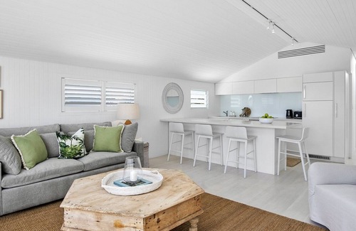 Manly House | Uber Luxury 5 Bedroom Home - Complete Beachfront