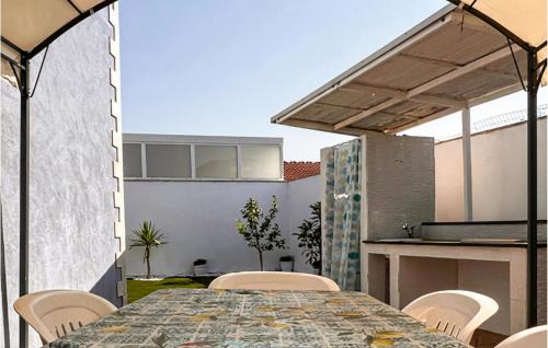 Casuzze House | 2 Bedroom Cozy Home In Santa Croce Camerina
