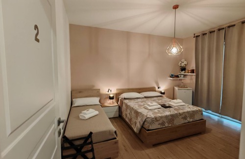 Gallarate Bed & Breakfast | 2) Double room with private bathroom 8 minutes from Milan Malpensa airport