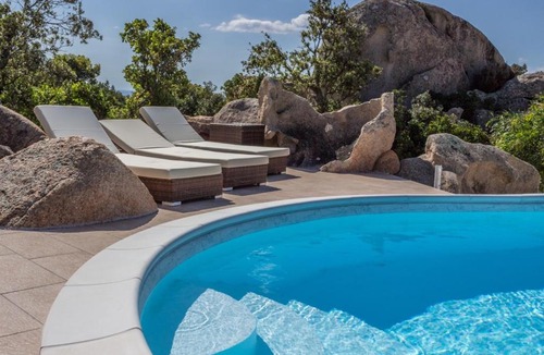 San Teodoro Villa | 4 bedrooms villa with sea view private pool and enclosed garden at Cala Ginepro 5 km away from the beach