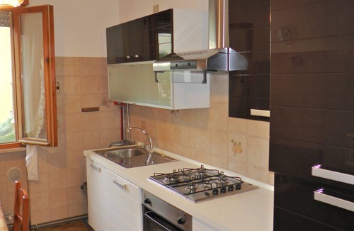 Grado Apartment | Air-conditioned spacious apartment with covered car parking 100m from the beach