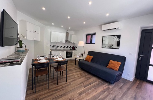 La Trinite Apartment | Air-conditioned T2 with terrace, jacuzzi & parking - near Nice & Monaco