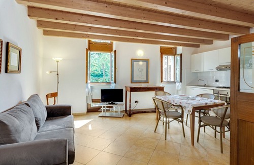 Pesina Spezie Apartment | An attractive residence on the Verona side of Lake Garda.