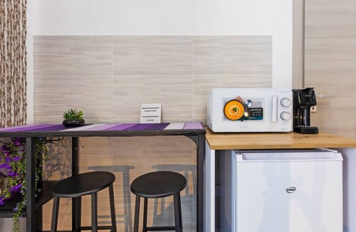 Selargius Apartment | An elegant suite within a multi-unit property, ideal for two guests, featuring ground-floor access (with a single step at the entrance).The property is located in the center of Selargius—a town situated approximately 6.5 km from Cagliari’s city cente