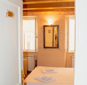Citta Nuova-Barriera Nuova-San Vito-Citta Vecchia Hotel | ApartHotel Capitelli