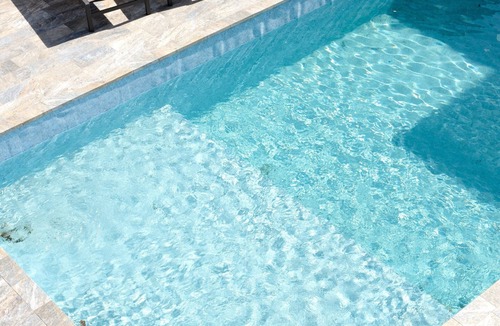 Syracuse Apartment | Apartment 'Aphrodite' with Shared Pool, Wi-Fi and Air Conditioning