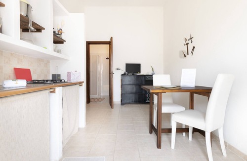 Giurdignano Apartment | Apartment 'Borgo Borgia - Casa Del Calzolaio' with Shared Pool, Wi-Fi and Air Conditioning