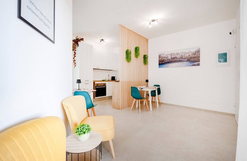 Conversano Apartment | Apartment 'Calma' with Shared Terrace, Wi-Fi and Air Conditioning